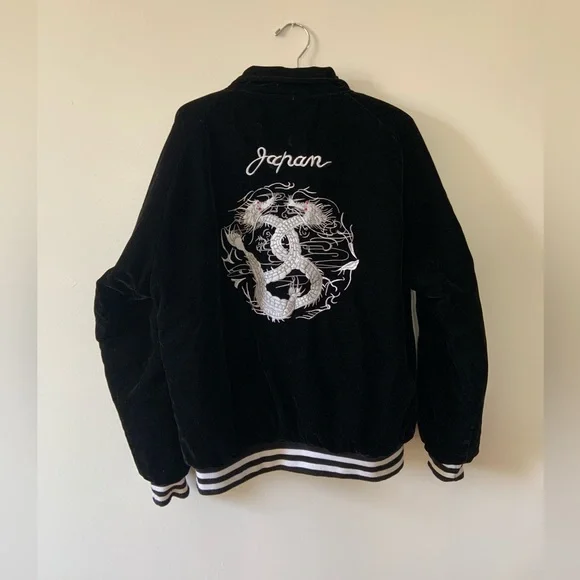 Vintage Japan embroidered velvet black bomber - Picture 2 of 5